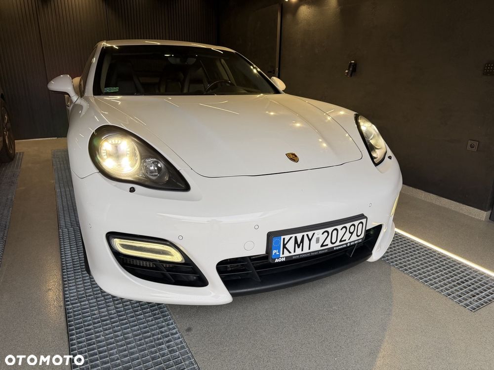 Porsche Panamera - 21