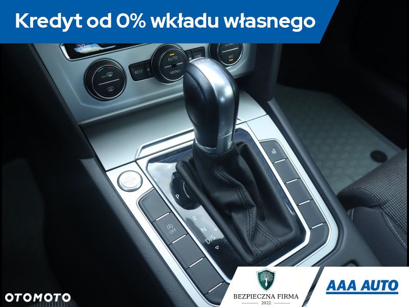 Volkswagen Passat - 13