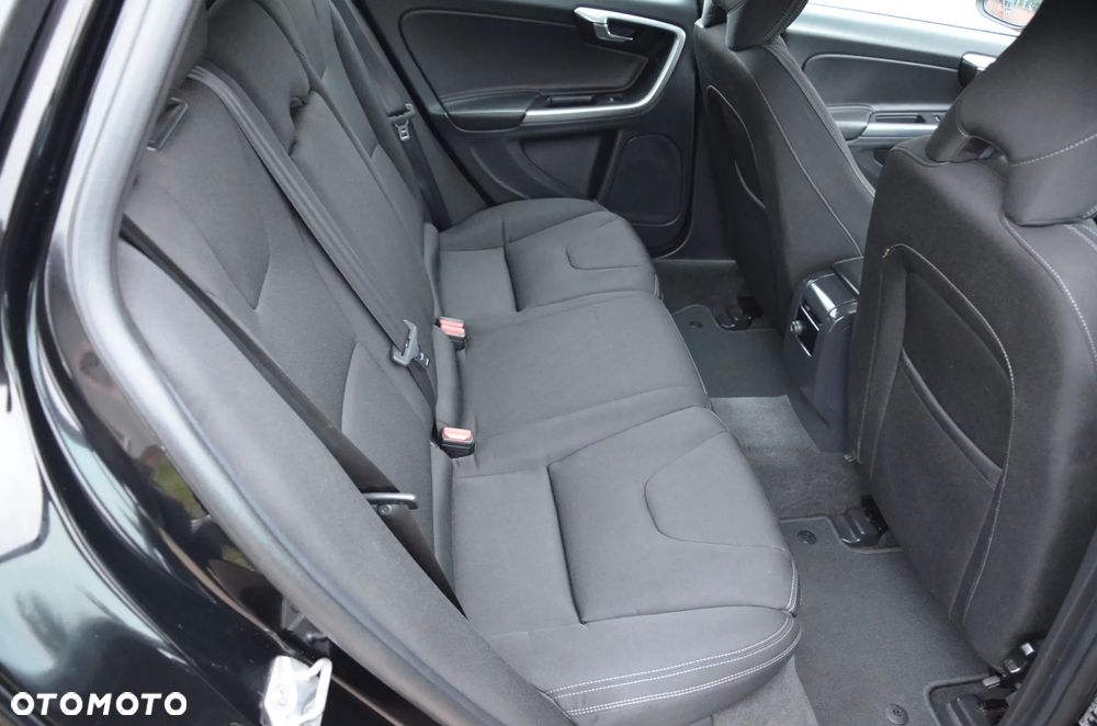 Volvo V60 D4 Geartronic Momentum - 17