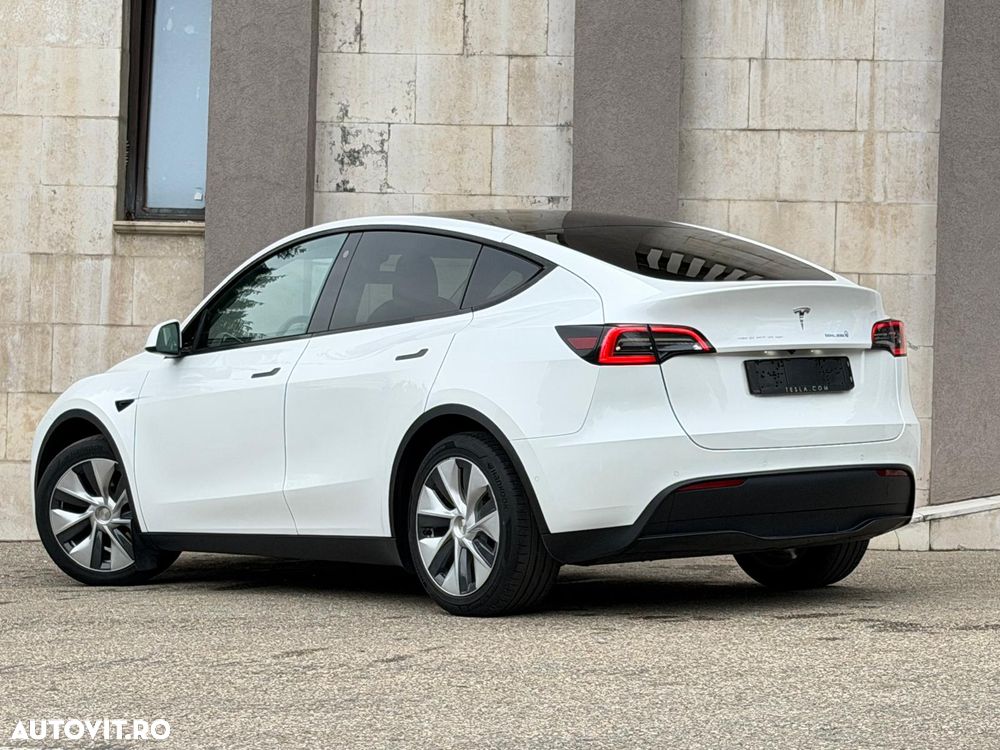 Tesla Model Y - 9