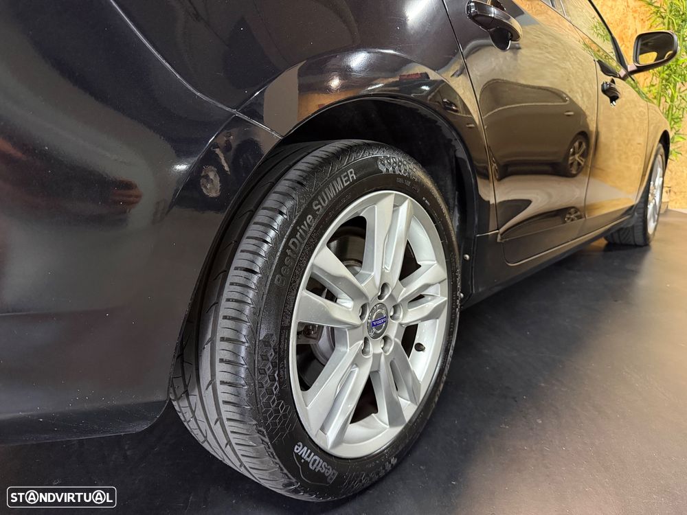 Volvo V60 2.0 D3 Momentum Start/Stop - 27