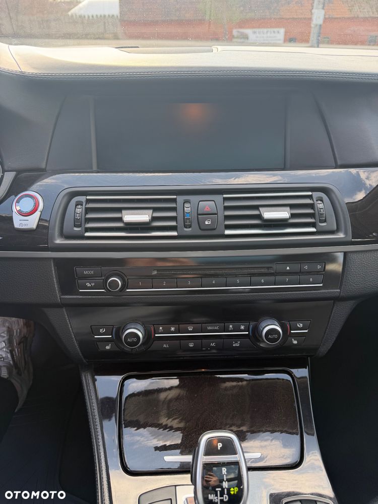 BMW Seria 5 525d xDrive Sport-Aut - 27