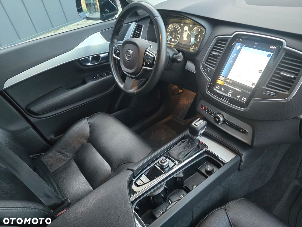 Volvo XC 90 D5 AWD Geartronic RDesign - 24