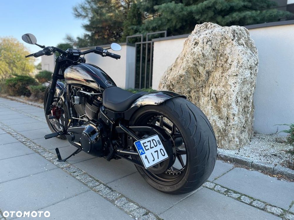 Harley-Davidson Softail Breakout - 3