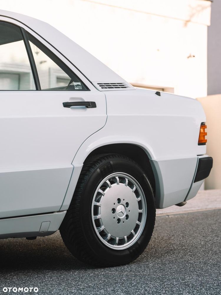 Mercedes-Benz W201 (190) - 14