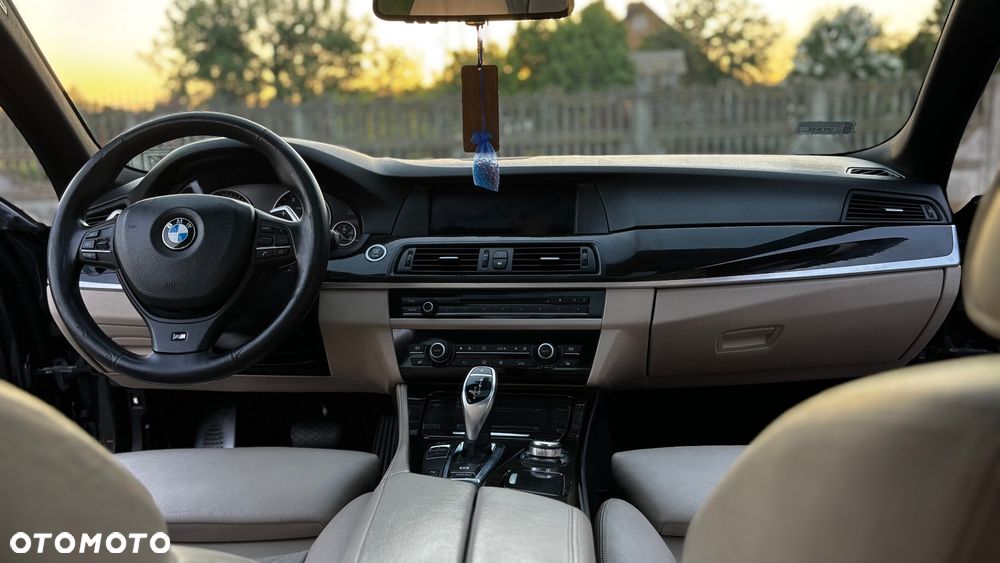 BMW Seria 5 550i - 26