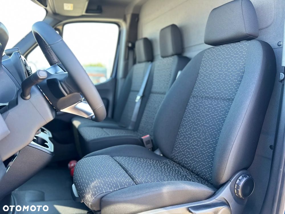 Mercedes-Benz Sprinter - 12