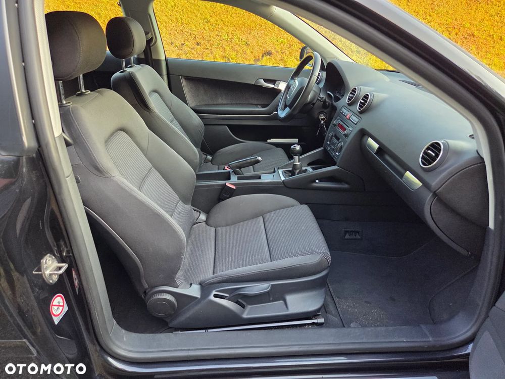 Audi A3 3-drzwiowe 1.6 Attraction - 12