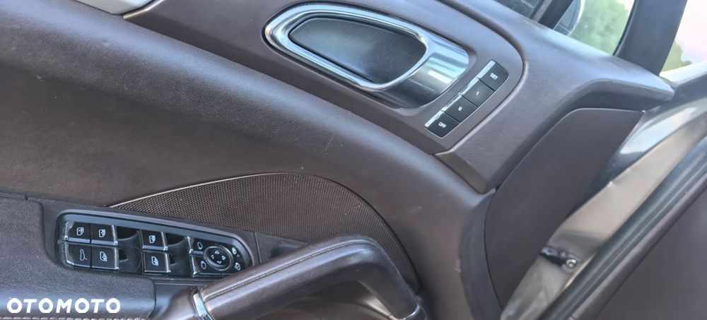 Porsche Cayenne - 6