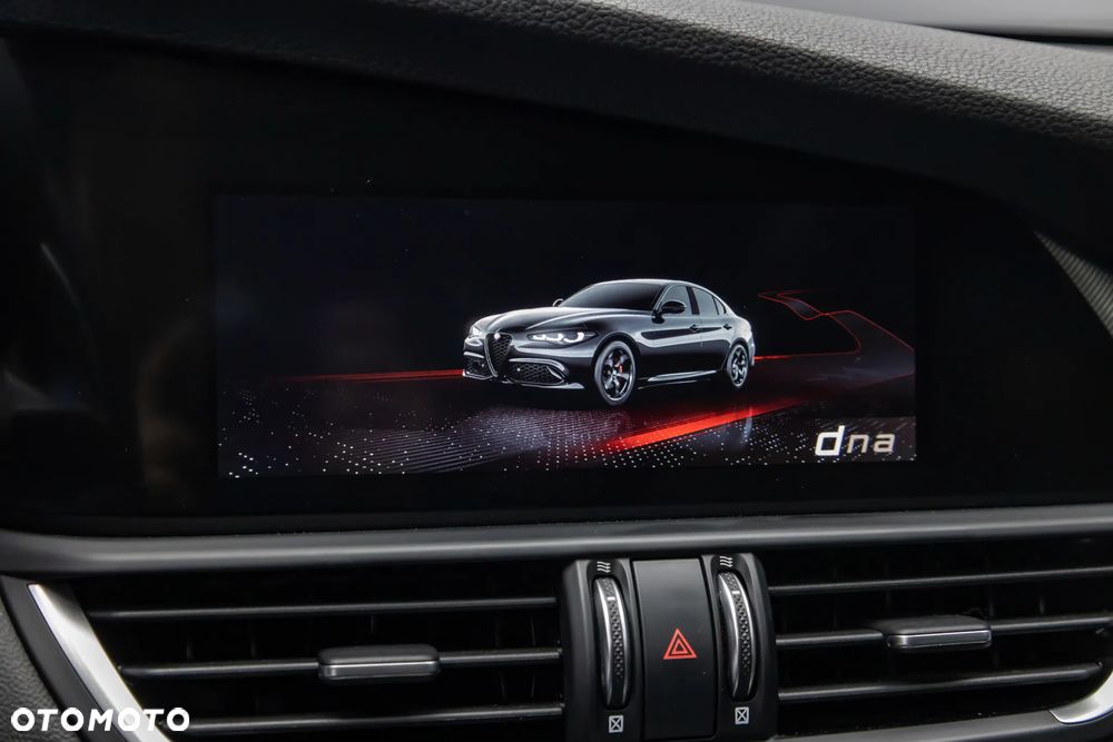 Alfa Romeo Giulia 2.0 Turbo 16V AT8-Q4 Veloce - 27