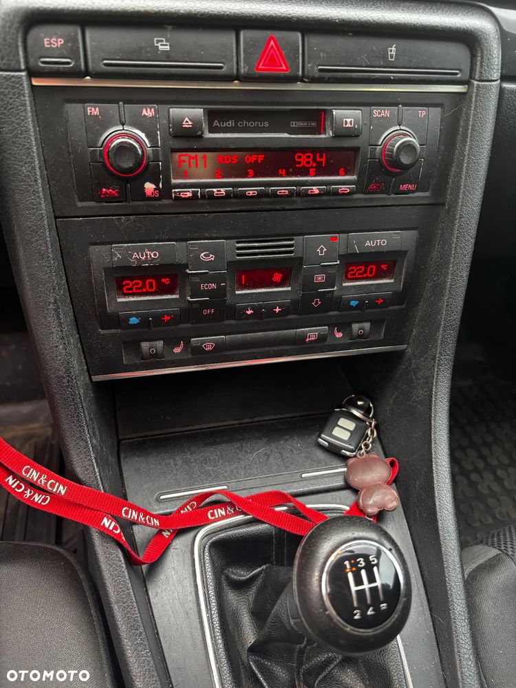 Audi A4 Limousine - 8