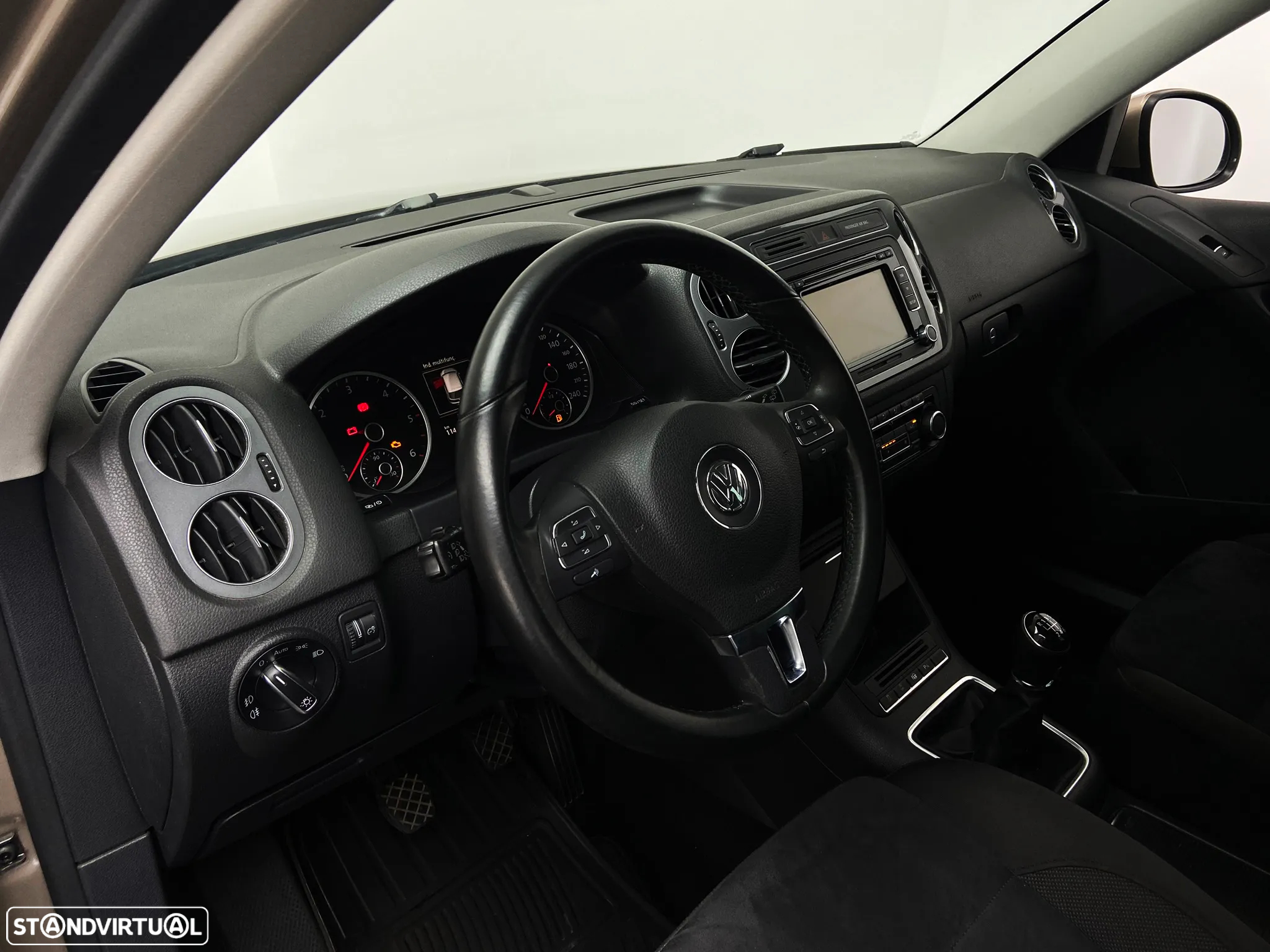 VW Tiguan 2.0 TDi Sport BlueMotion - 8