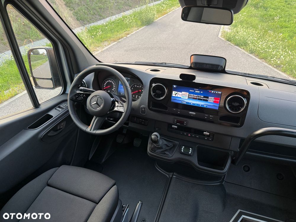 Mercedes-Benz Sprinter 519 - 19