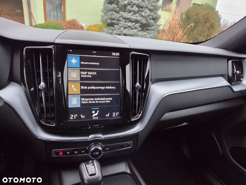 Volvo XC 60 D4 Momentum Pro - 28