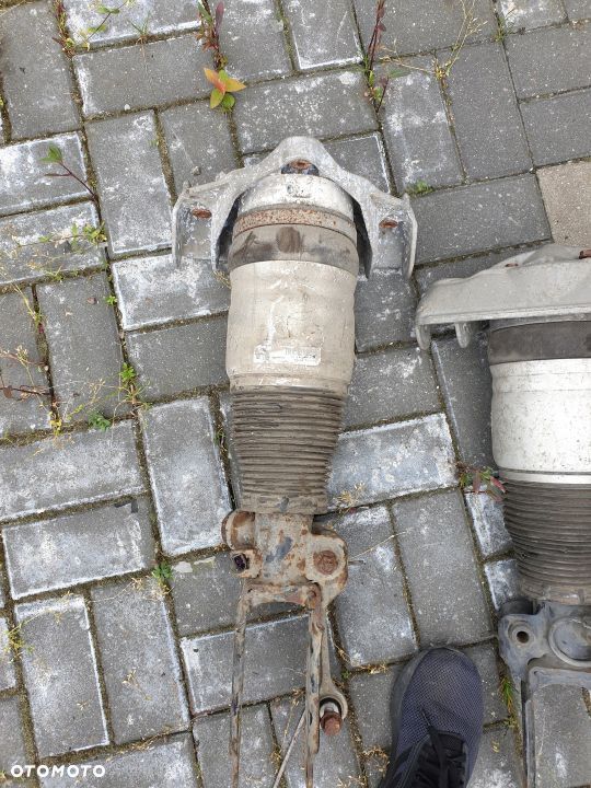 7l8616040b Amortyzator Q7 Touareq Audi VW - 7