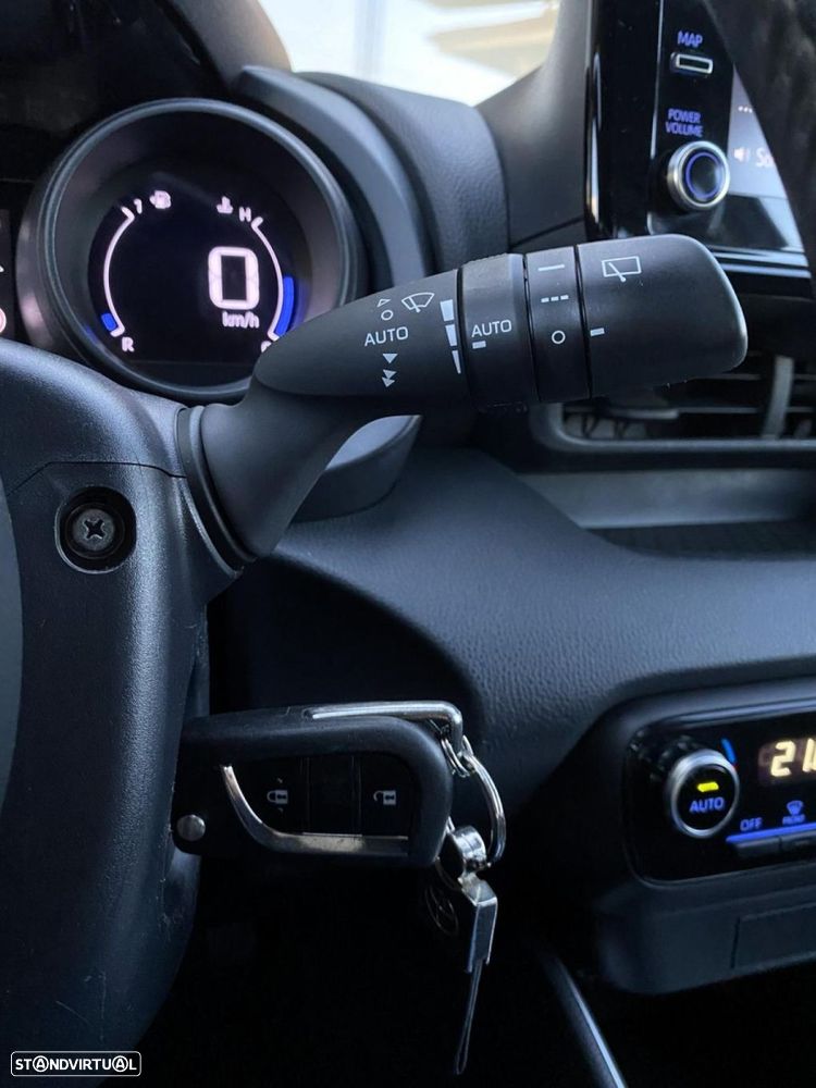 Toyota Yaris 1.5 HSD Exclusive - 30