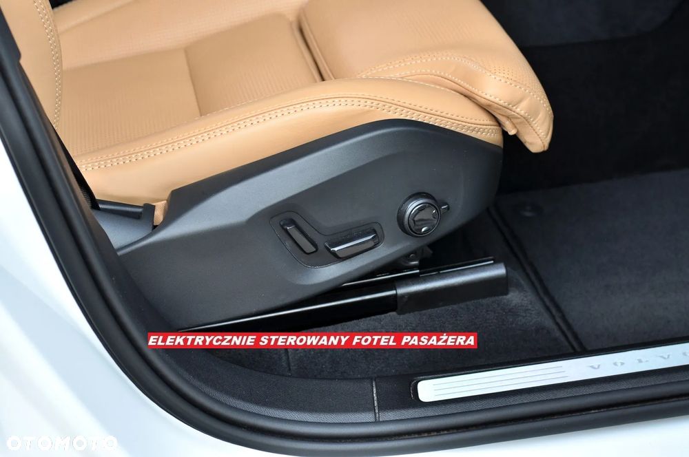 Volvo XC 60 B4 D Plus Dark - 19