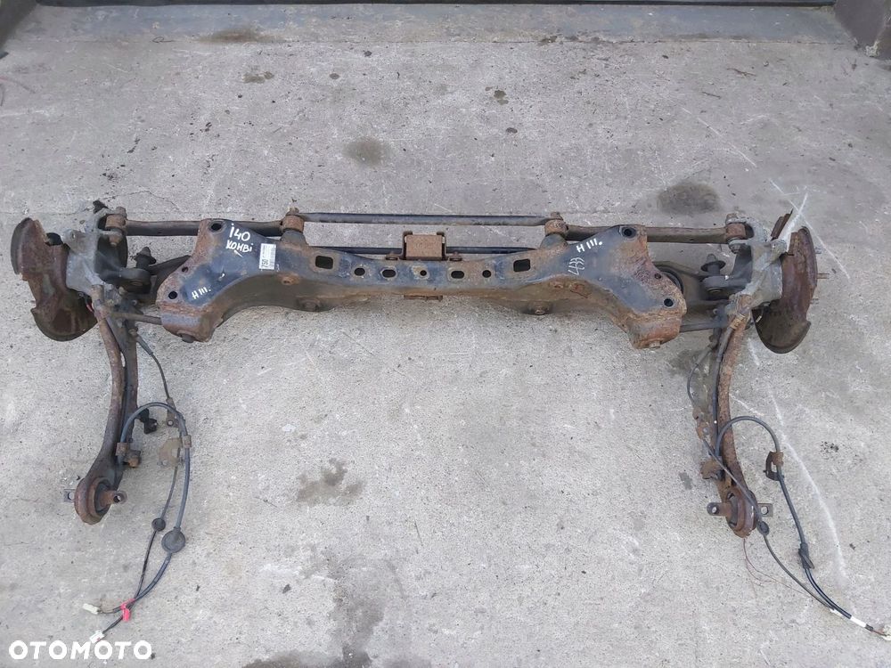 HYUNDAI i40 Kombi belka zawieszenia tył wahacz zwrotnica - 1