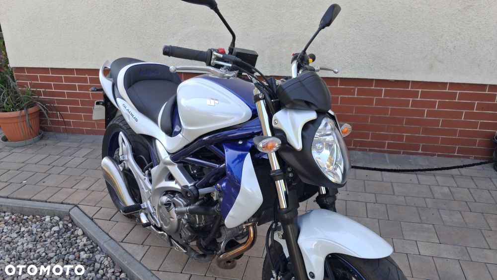Suzuki Gladius - 13