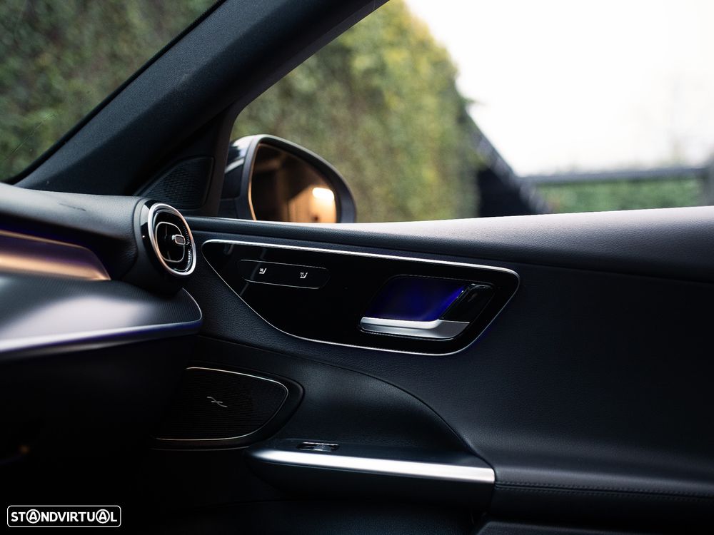 Mercedes-Benz C 300 e - 36