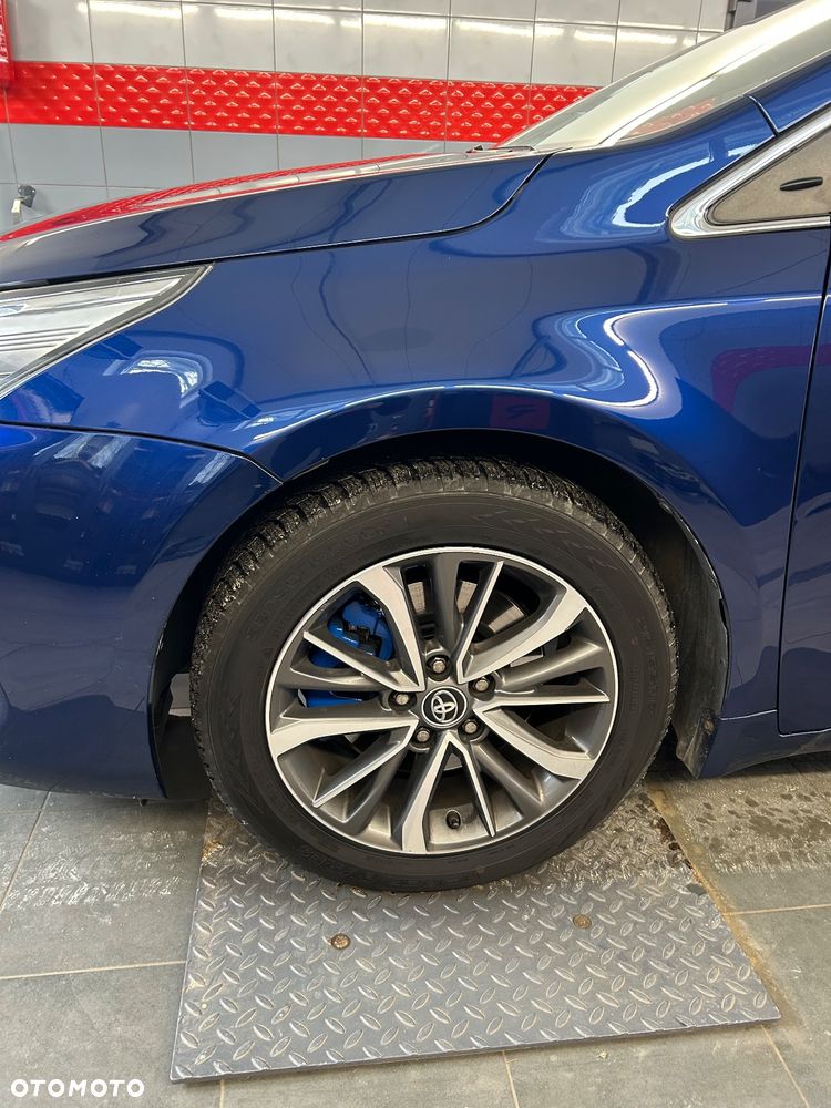 Toyota Avensis 2.0 D-4D Premium - 3