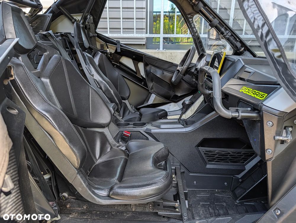 Polaris RZR - 8
