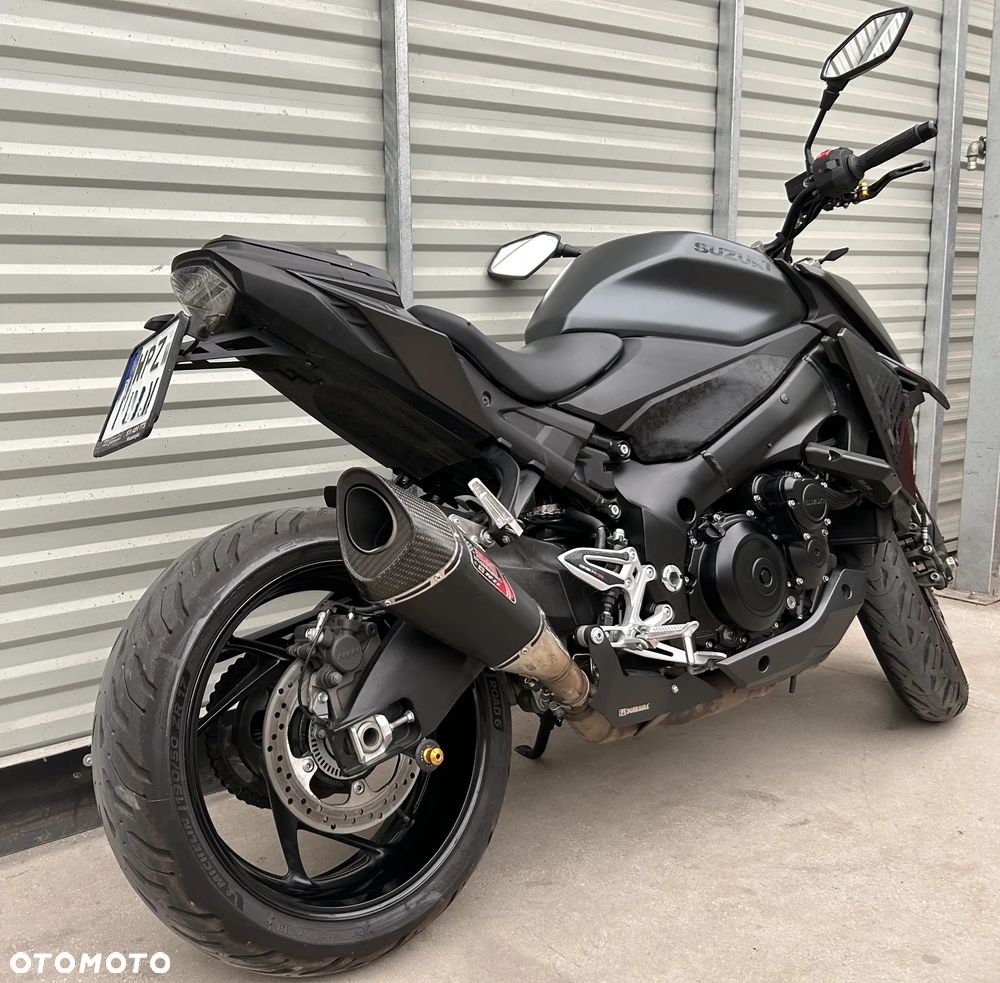 Suzuki GSX - 18