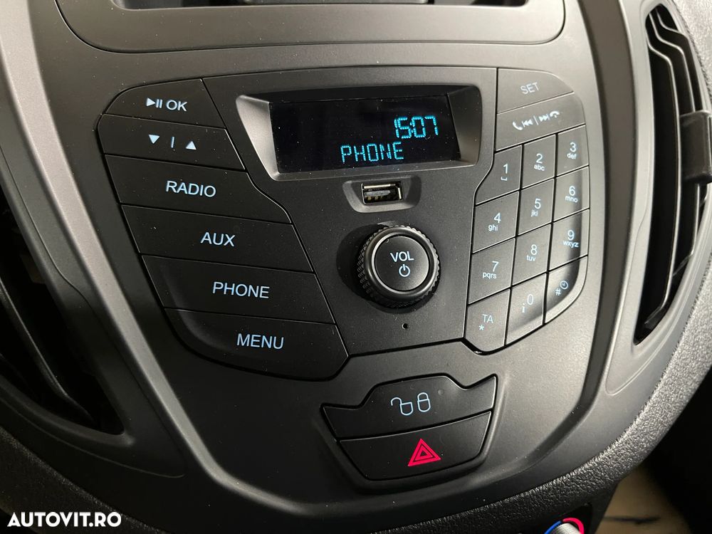 Ford Transit Courier - 14
