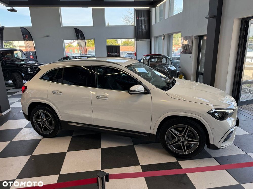 Mercedes-Benz GLA - 4