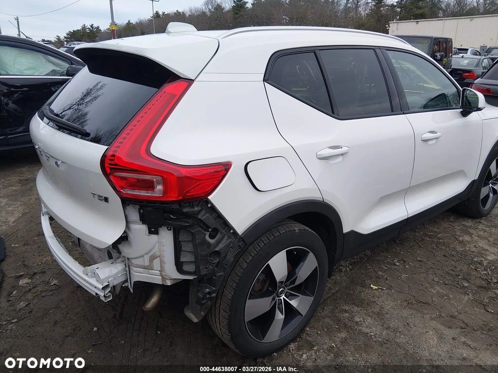 Volvo XC 40 T5 AWD Momentum - 4