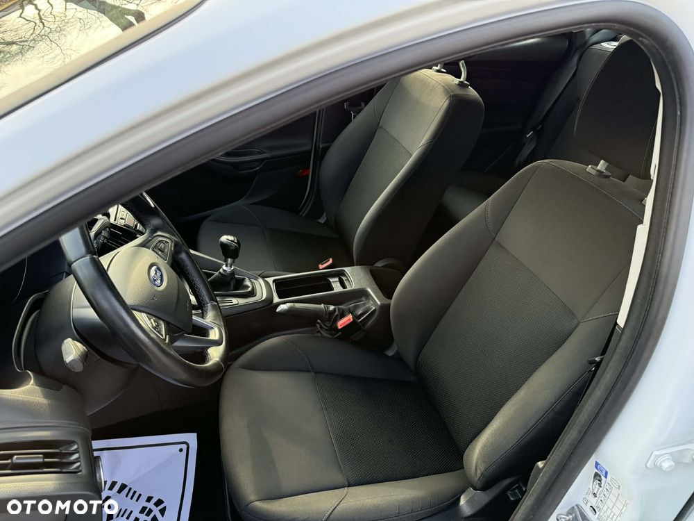 Ford Focus 1.5 TDCi SYNC Edition - 28