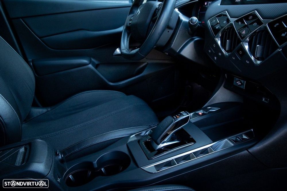 DS DS3 Crossback E-Tense Roofs of Paris - 11