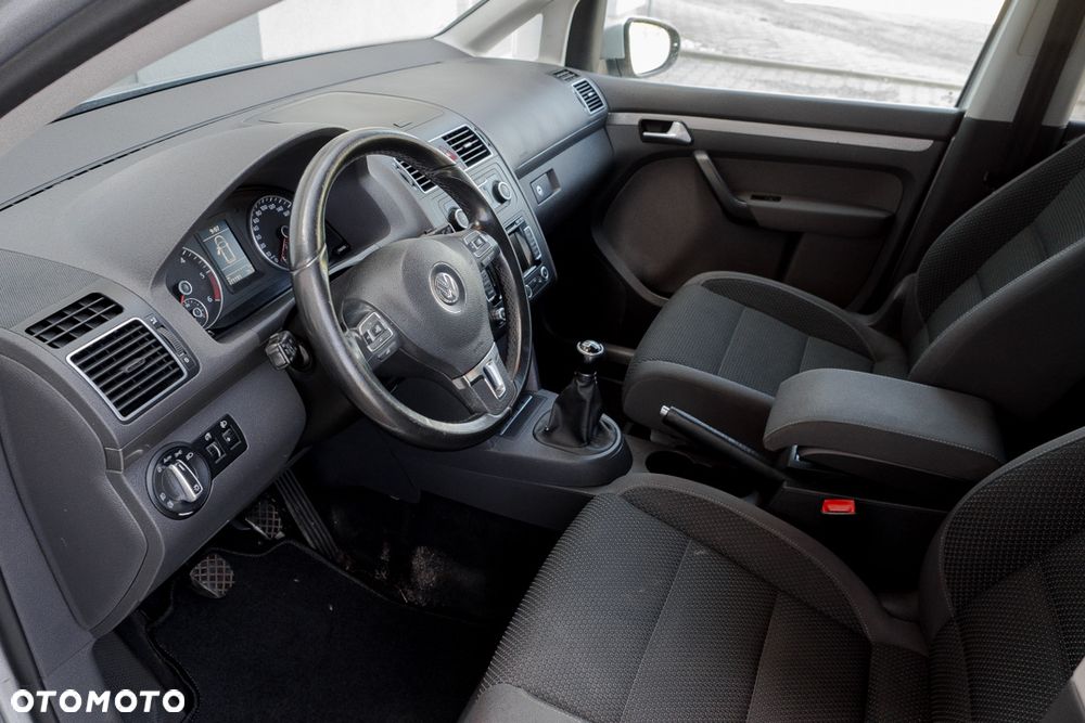Volkswagen Touran 2.0 TDI Highline - 17