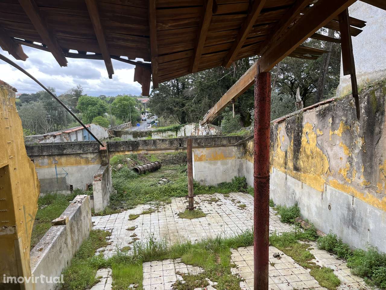 Terreno Urbano com Ruína junto ao Parque de Santa Eulália – Cartaxo - Grande imagem: 3/7