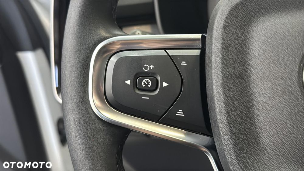 Volvo XC 40 T3 Momentum Pro - 29