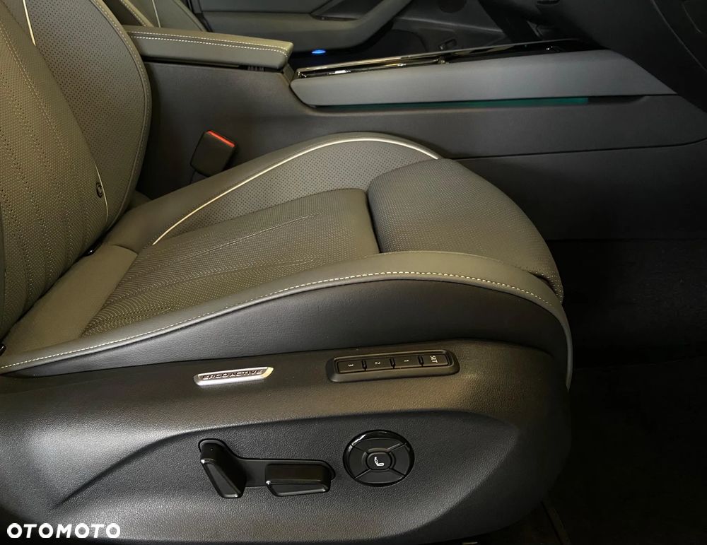 Volkswagen Passat 2.0 TDI SCR 4Mot Elegance DSG - 12