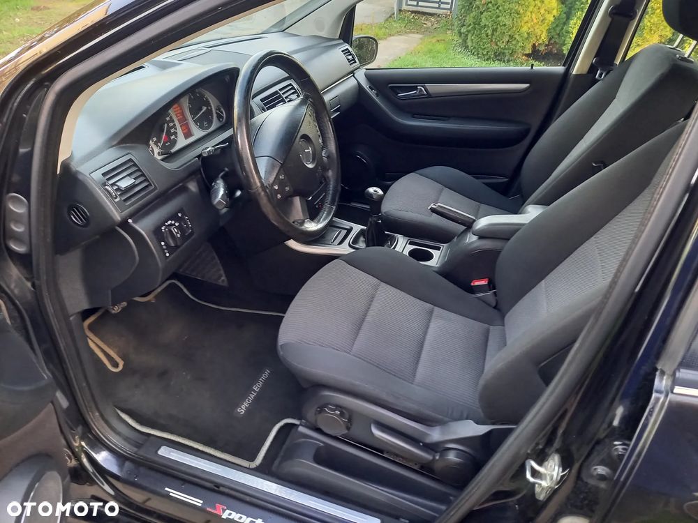 Mercedes-Benz Klasa B 150 Special Edition - 24