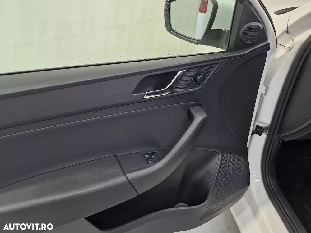 Skoda RAPID 1.2 TSI Ambition - 23