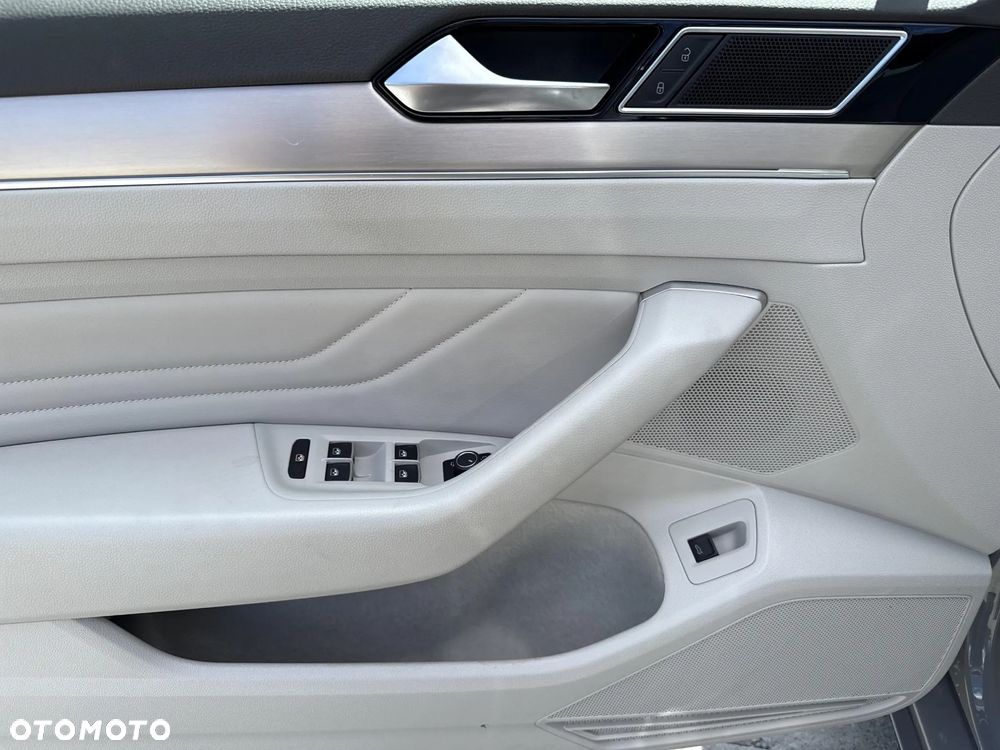 Volkswagen Passat 2.0 TSI Elegance DSG - 16