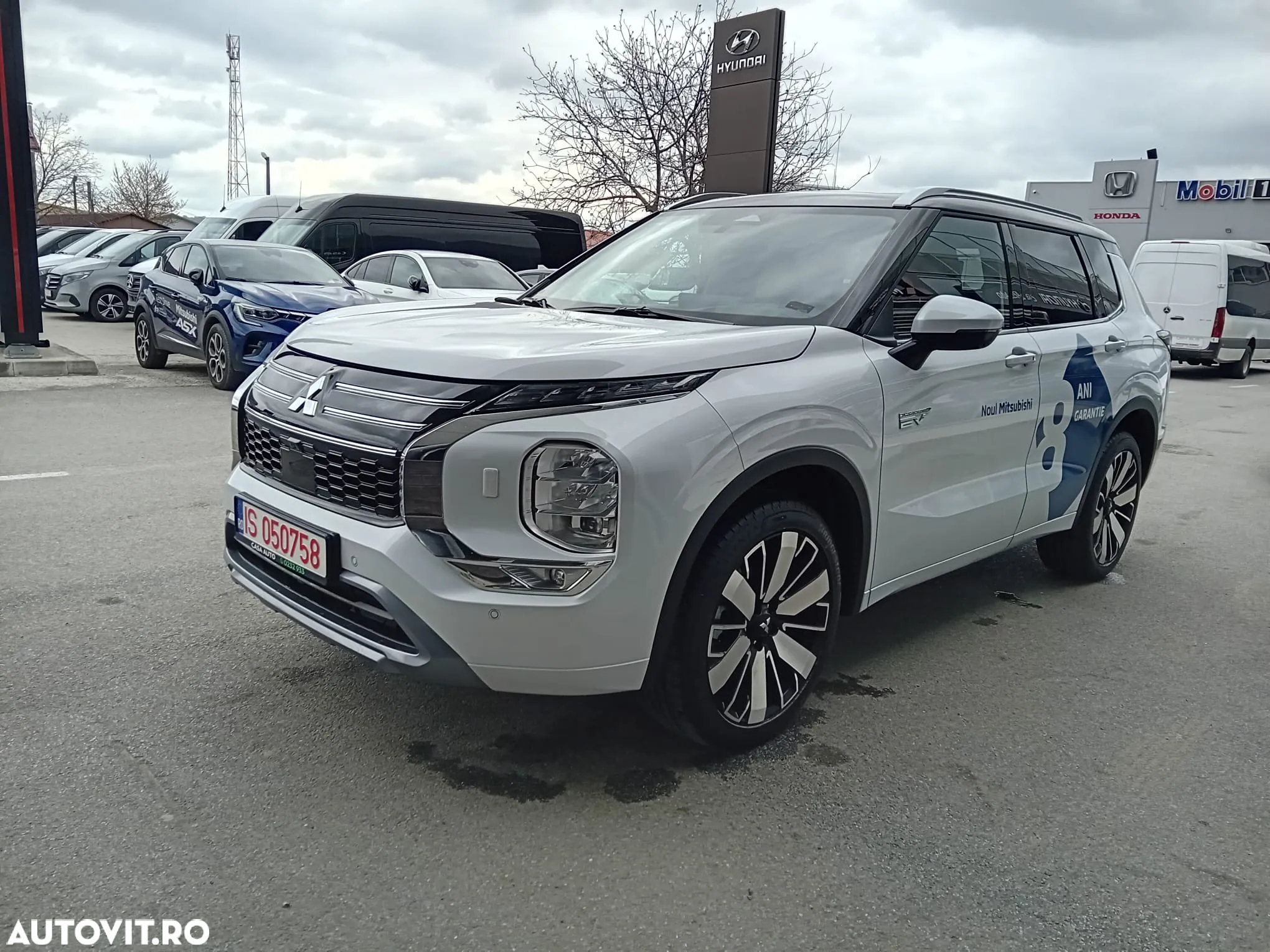 Mitsubishi Outlander - 11