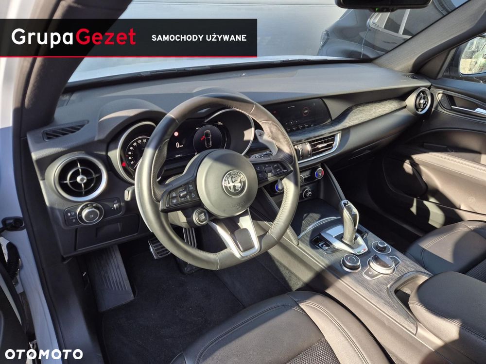 Alfa Romeo Stelvio - 13