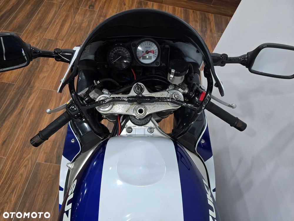 Suzuki GSX-R - 16