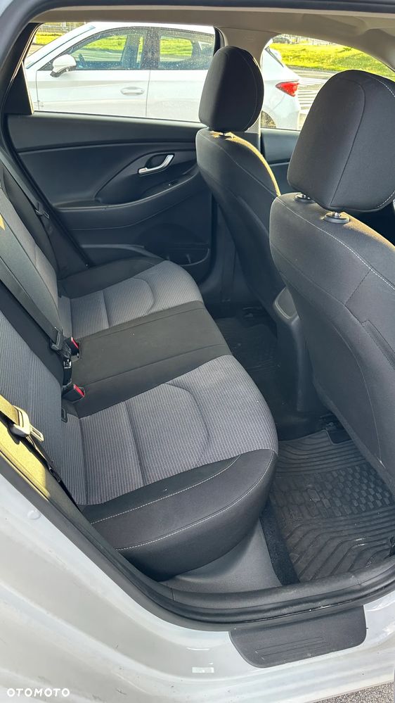 Hyundai i30 1.5 DPI Classic + - 13