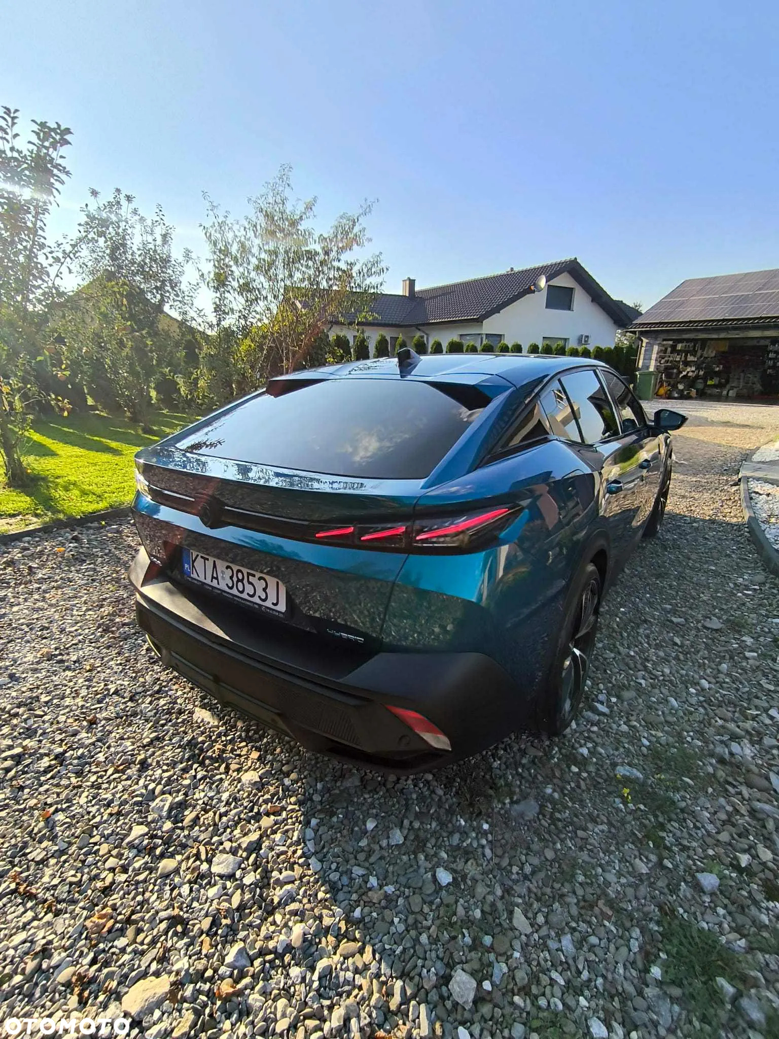 Peugeot 408 1.6 Plug-In Hybrid 225 GT EAT8 - 8