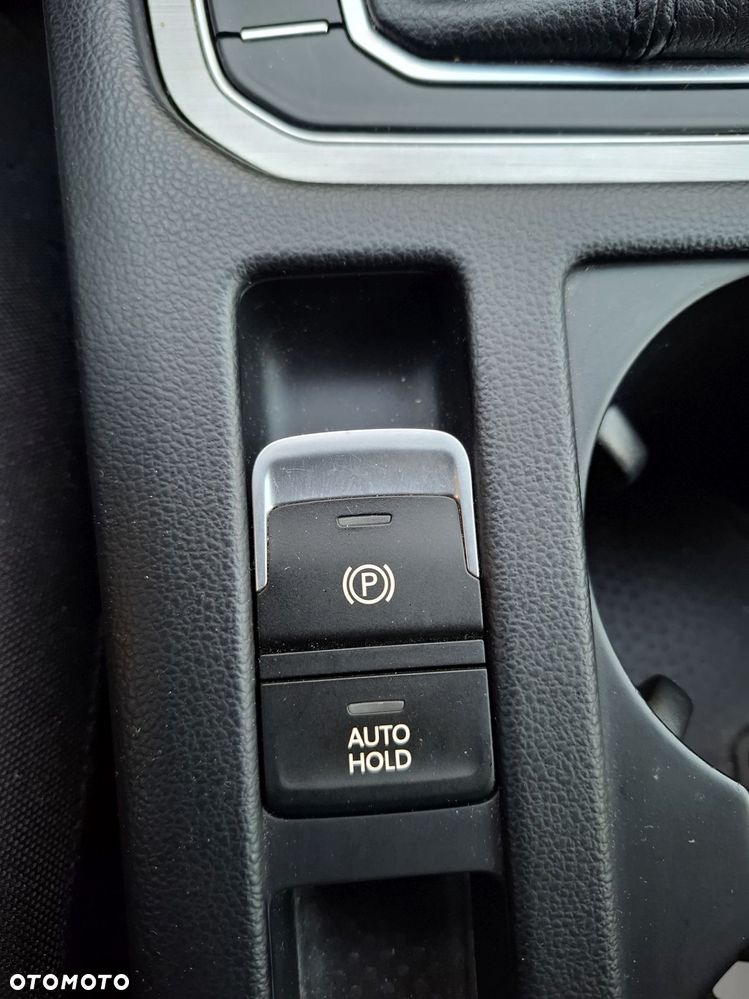 Volkswagen Passat - 12