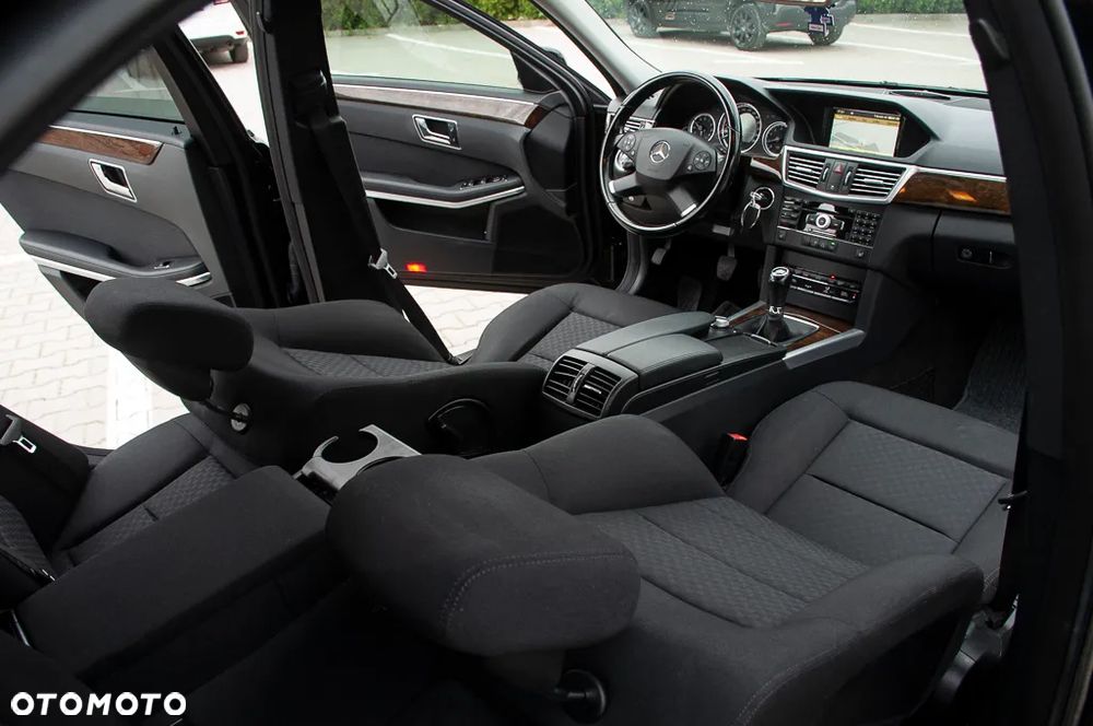 Mercedes-Benz Klasa E 200 BlueEFFICIENCY Elegance - 21
