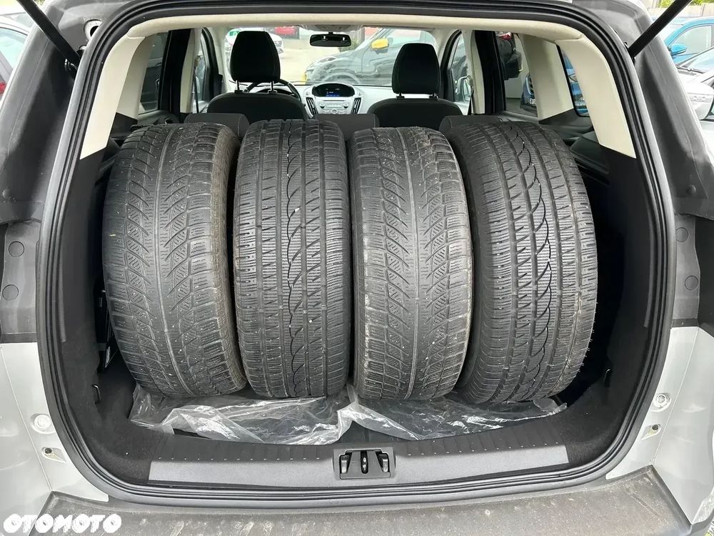 Ford Kuga 1.5 EcoBoost 2x4 Black & Silver - 24