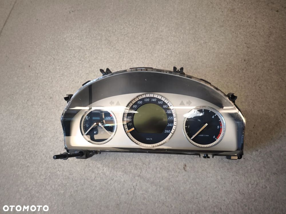 Licznik zegary Mercedes-Benz c-klasa w204 A2045403148 diesel