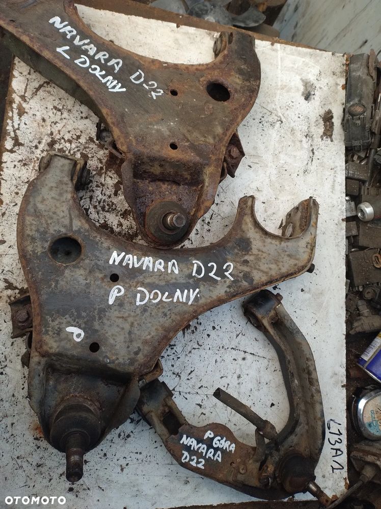NISSAN NAVARA D22 Wahacz przód górny dolny - 1