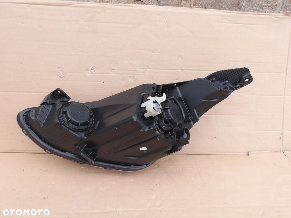 LAMPA PRAWY PRZOD HYUNDAI I10 II 92102-B9000 - 21